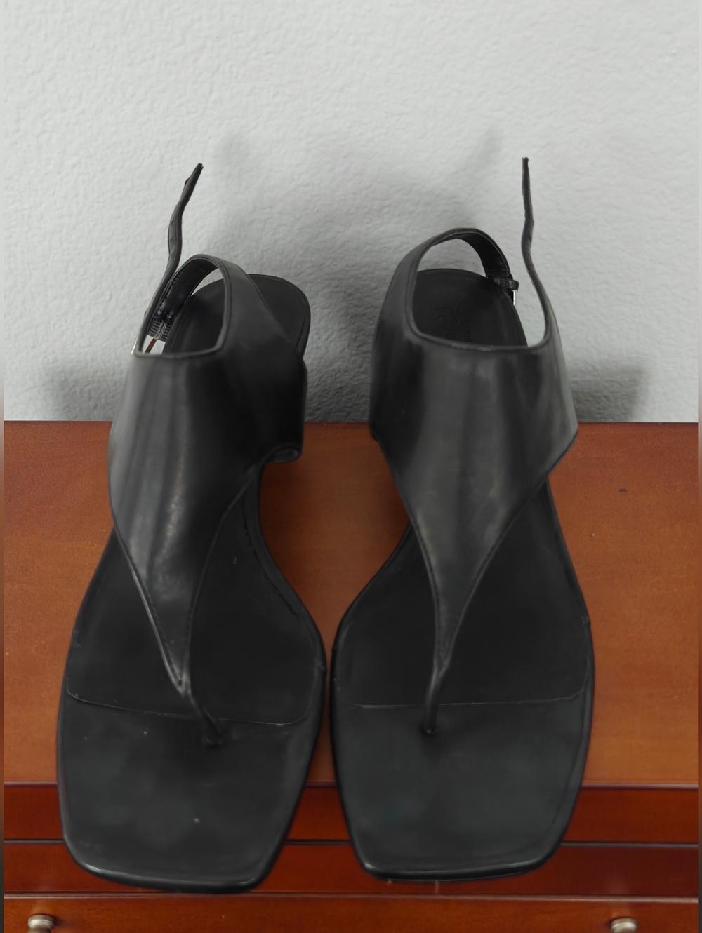 NWT Nordstrom Rack Black Leather T-Strap Sandals, Size 11